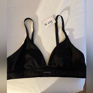 Lululemon license to train logo bra